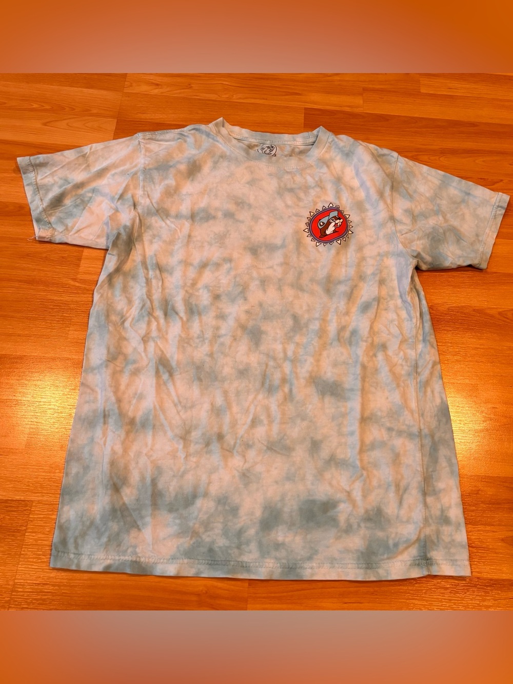 BUC-EE’S Light Blue Tie-Dye Crewneck T-Shirt with Graphic Chest Patch